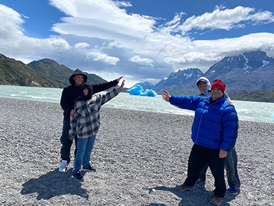 Du mit deinem Spanisch. Hör auf! Wir sind in Deutschland!