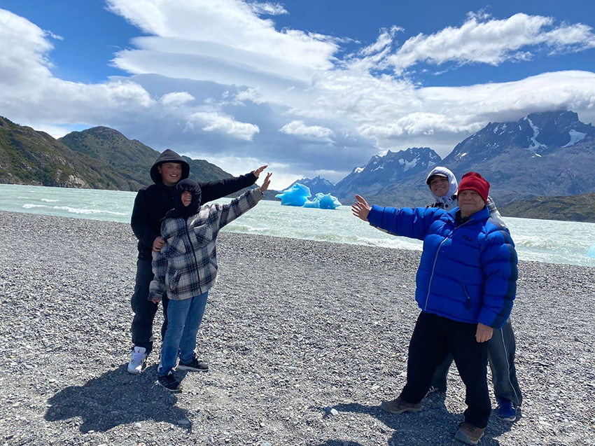 Du mit deinem Spanisch. Hör auf! Wir sind in Deutschland!